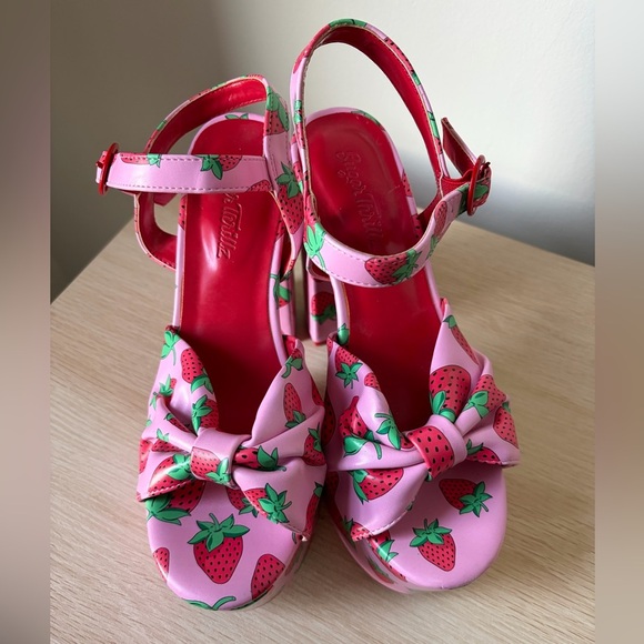 Sugar Thrillz x Dolls Kill Strawberry Fields Platform Pumps Pink 8 - Picture 2 of 15